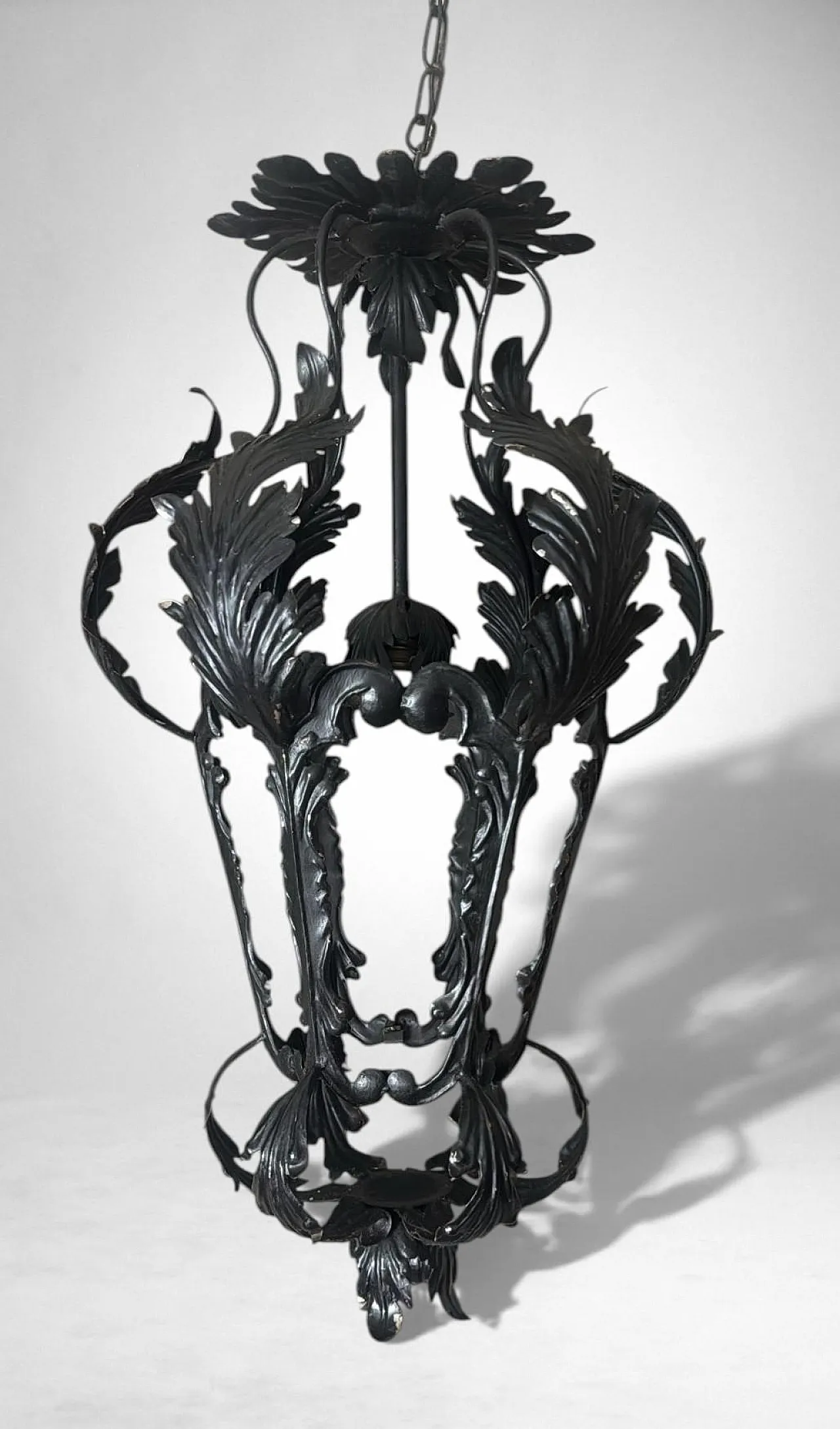 Pair of wrought iron lanterns, 20th century 11