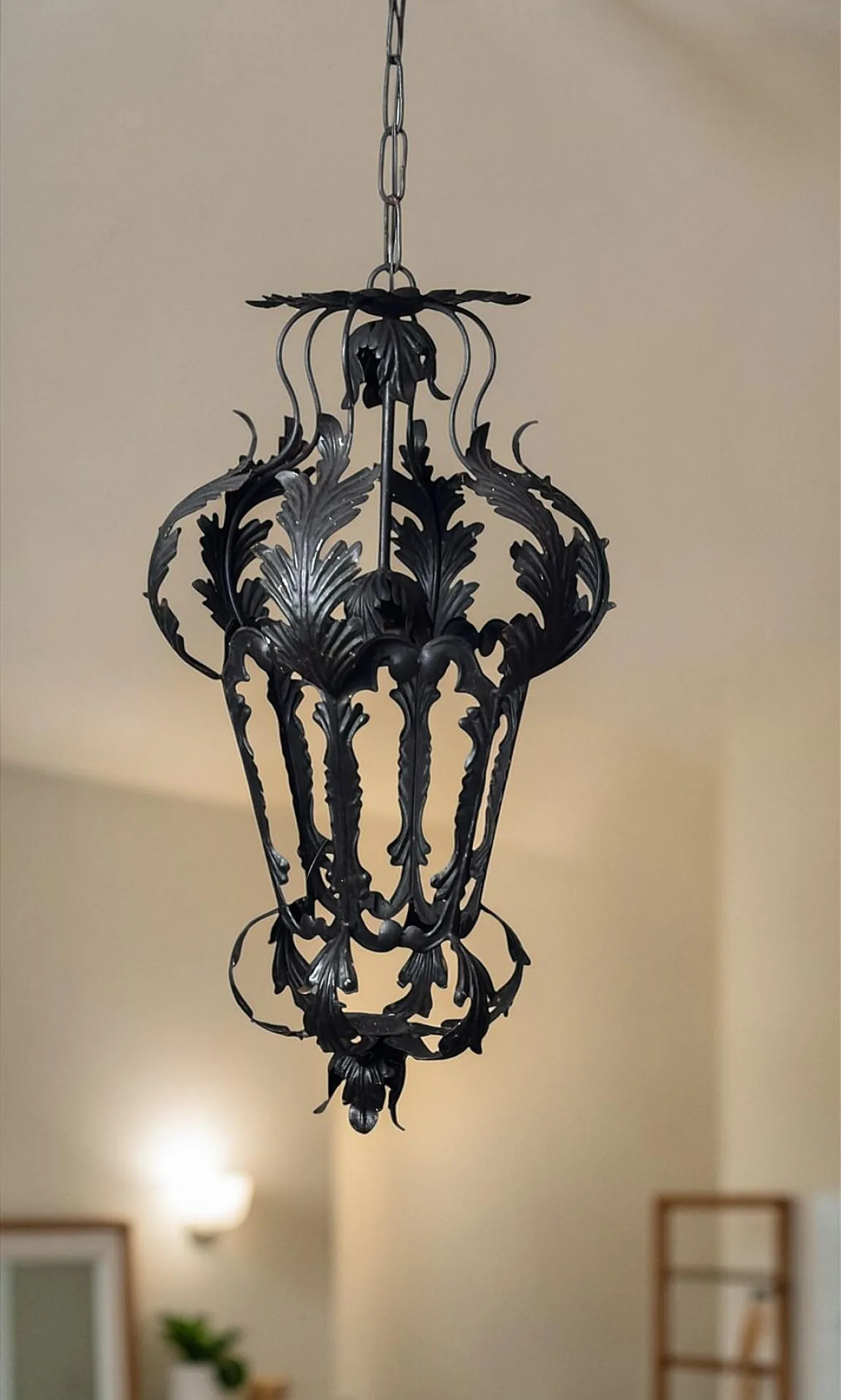 Pair of wrought iron lanterns, 20th century 18