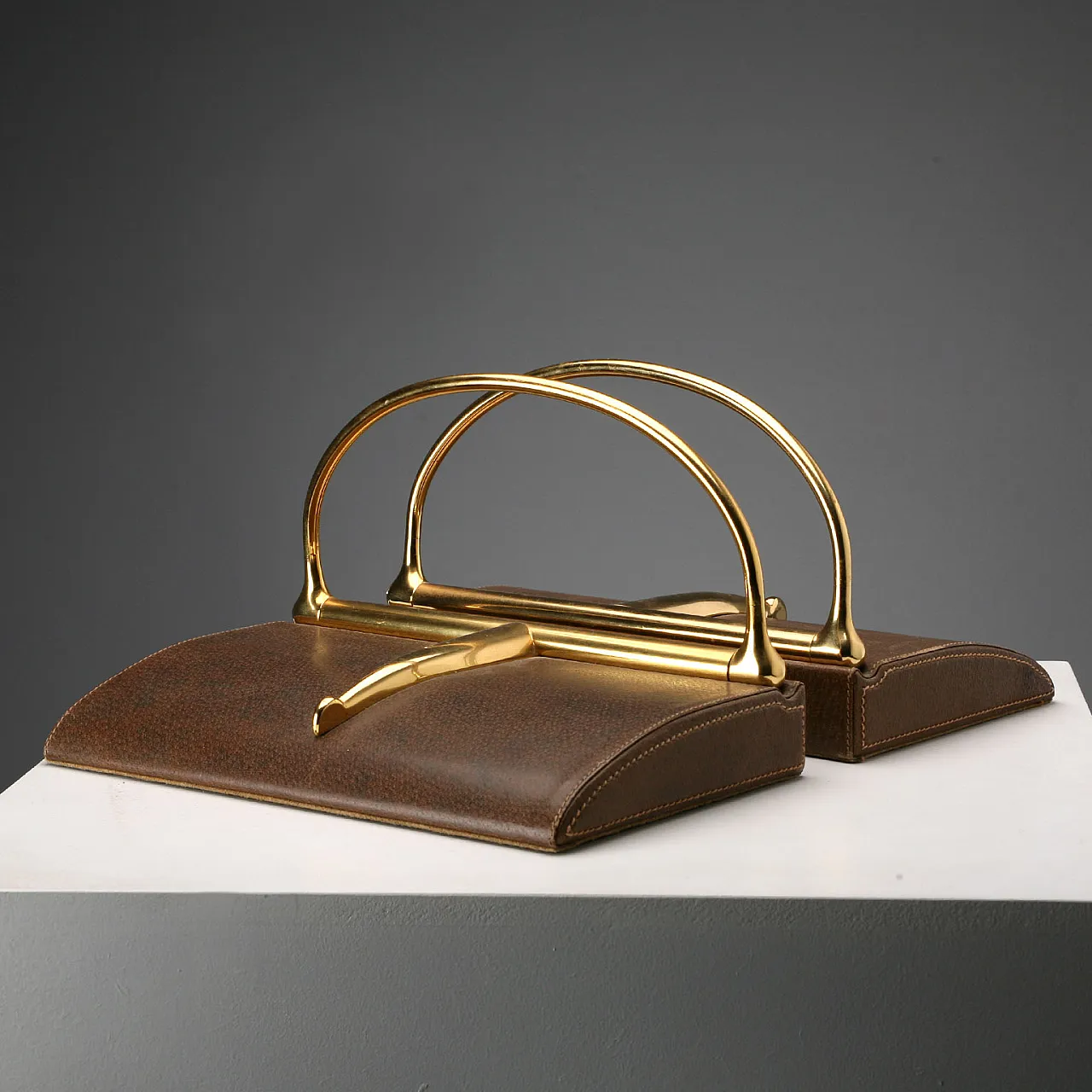 Reggilibri Gucci in pelle e ottone, '900 3