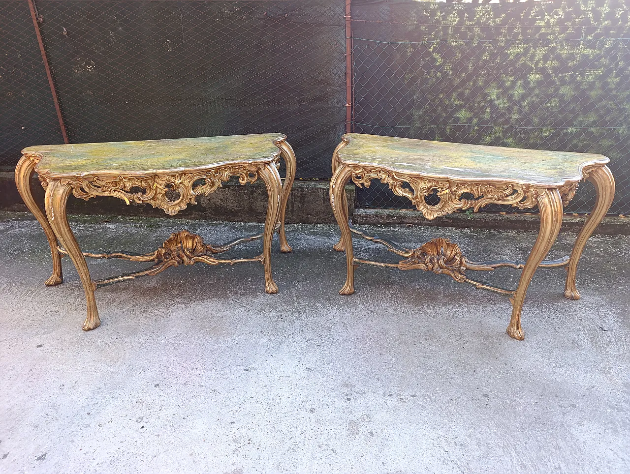 Pair of Venetian consoles, 18th century 2