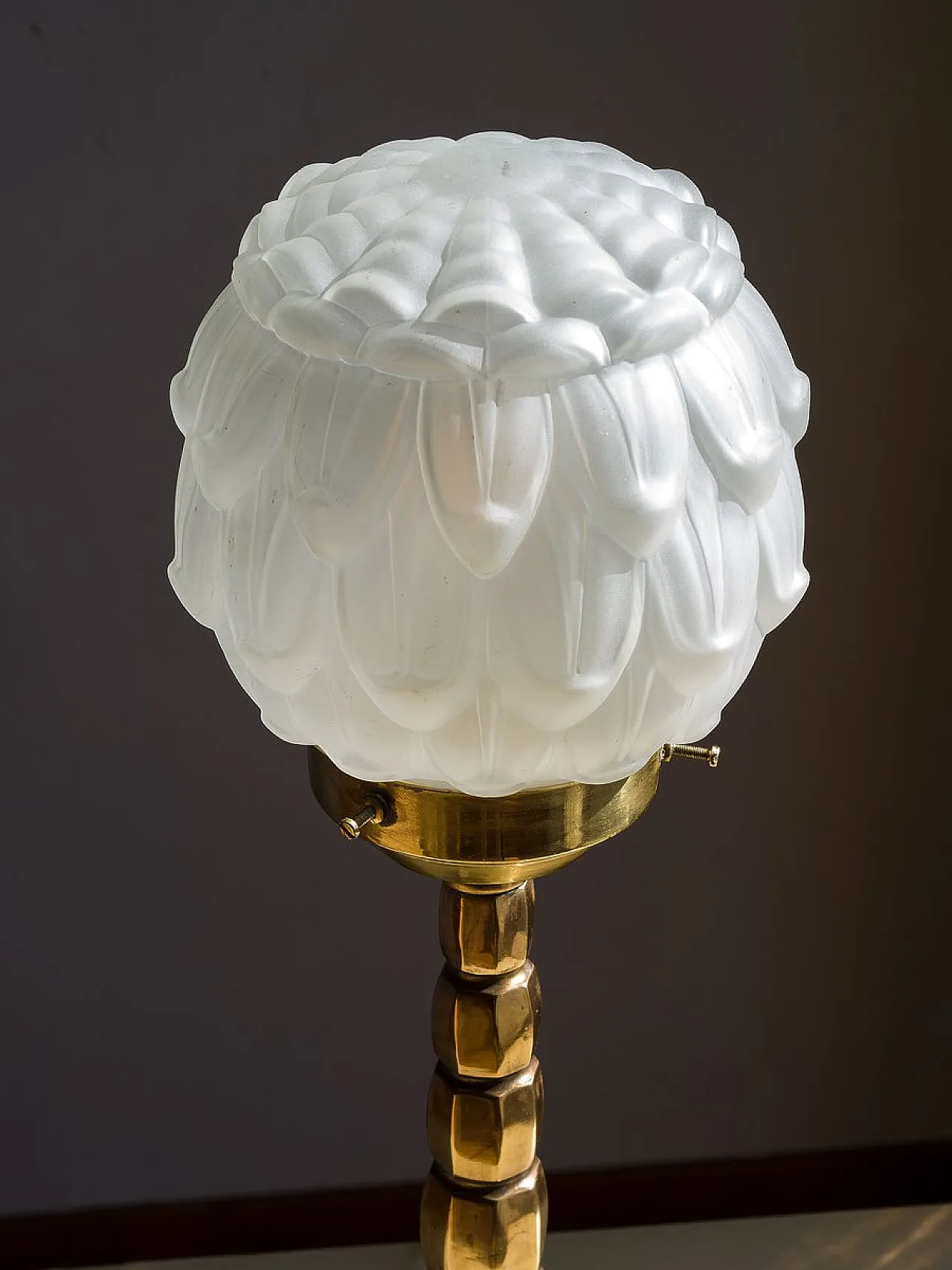 Lampada Art Déco in ottone con paralume in vetro smerigliato, anni '30 3