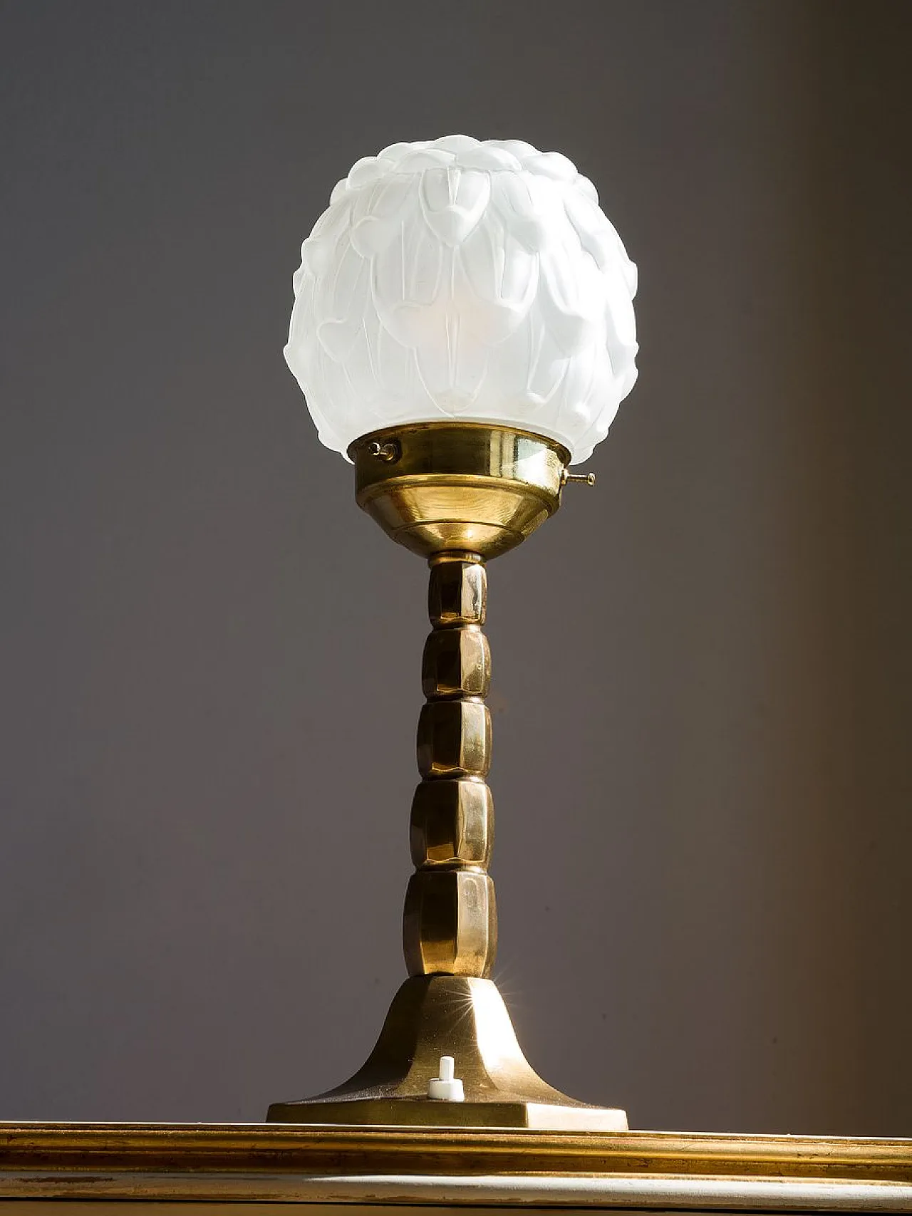 Lampada Art Déco in ottone con paralume in vetro smerigliato, anni '30 5