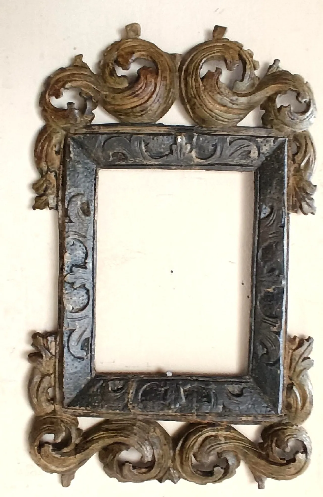 Carved wooden frame, 18th century 2