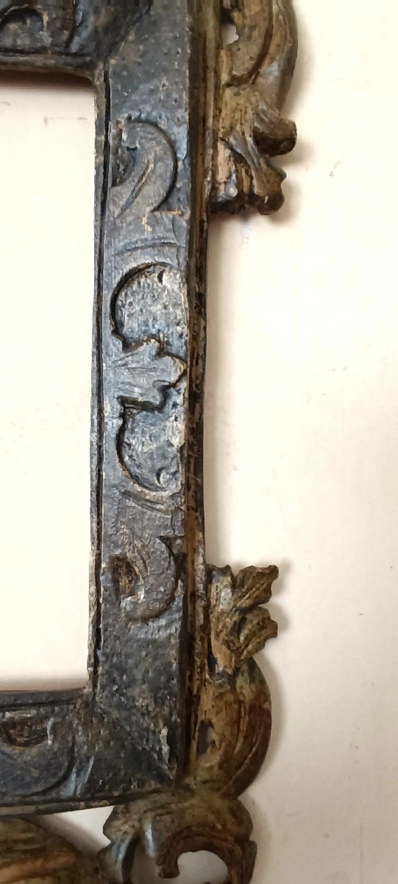 Carved wooden frame, 18th century 5