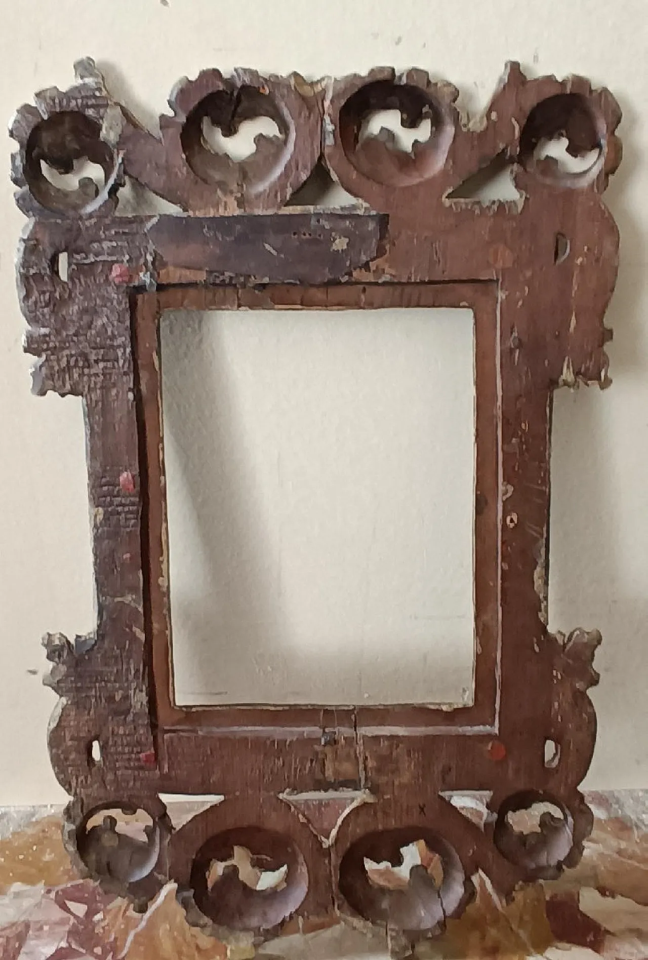 Carved wooden frame, 18th century 6