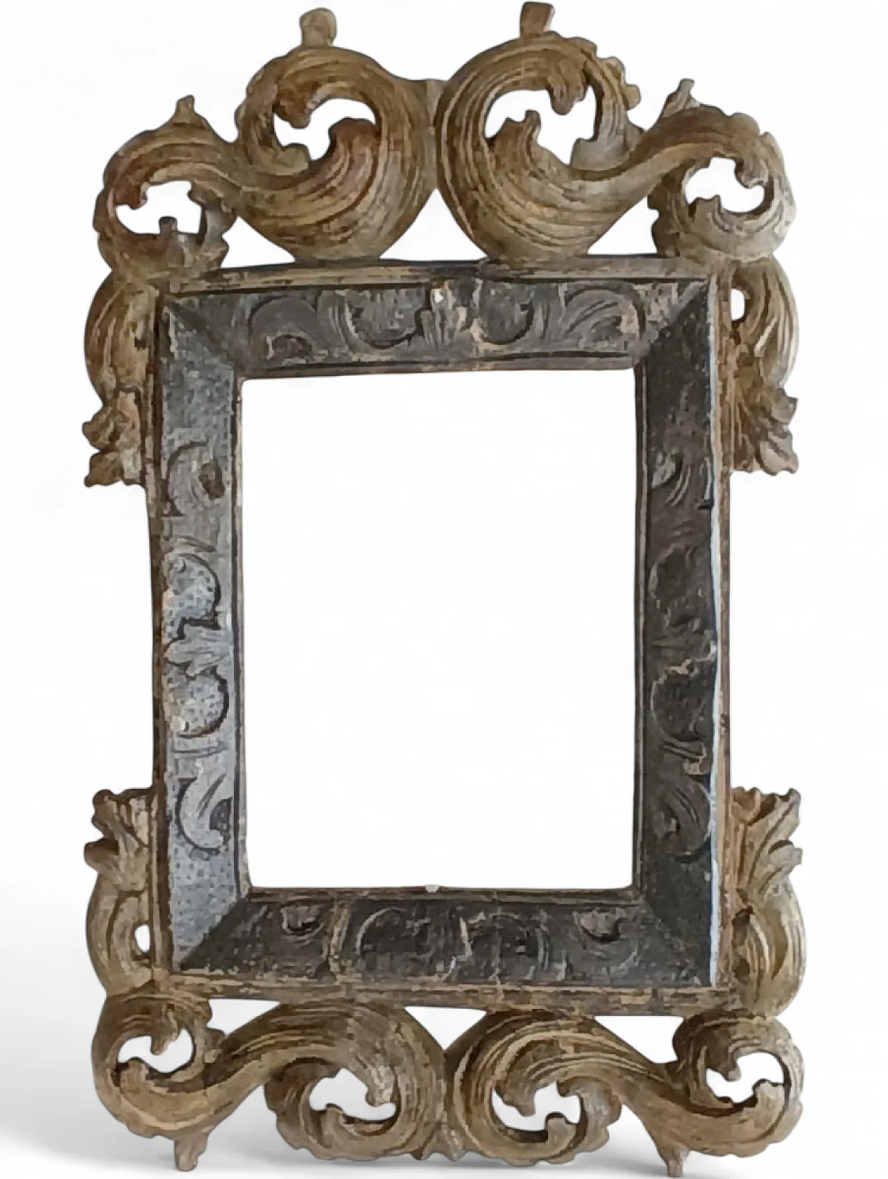 Carved wooden frame, 18th century 7