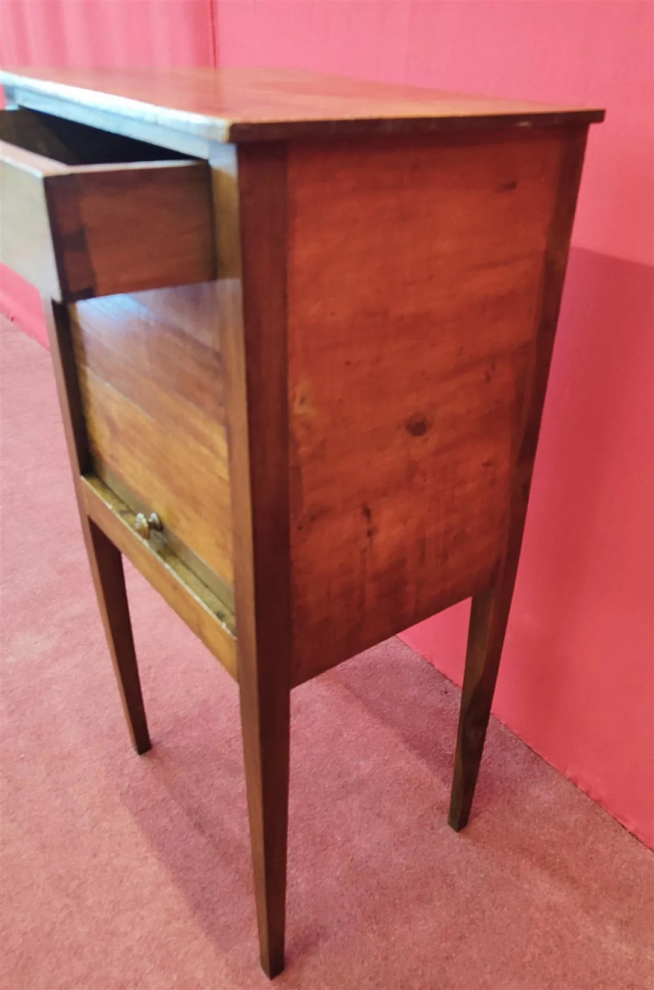 Louis XVI walnut shutter bedside table, 18th century 7