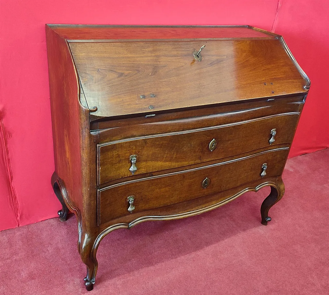 Parma walnut folding dresser, 18th century 1