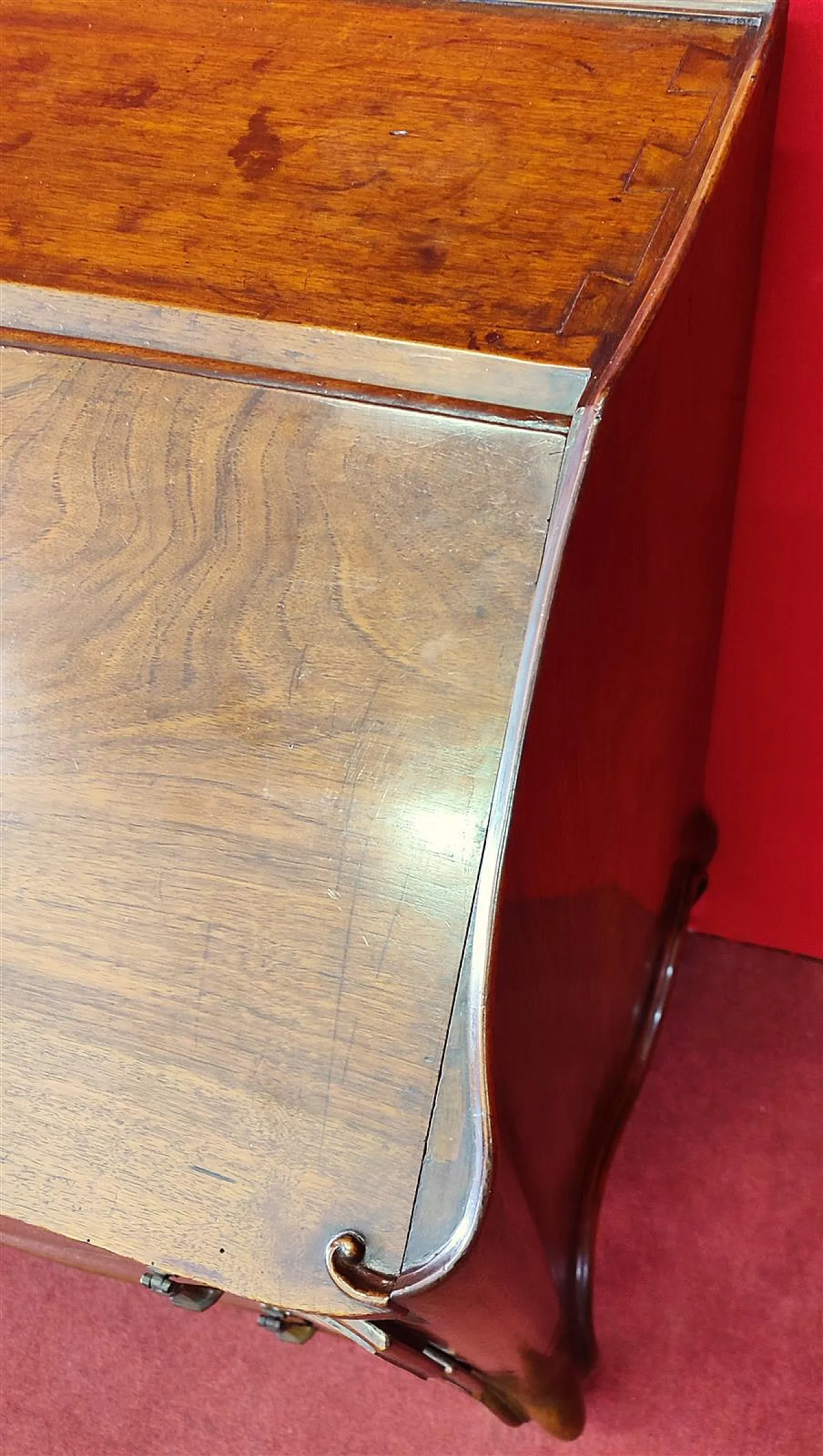 Parma walnut folding dresser, 18th century 8