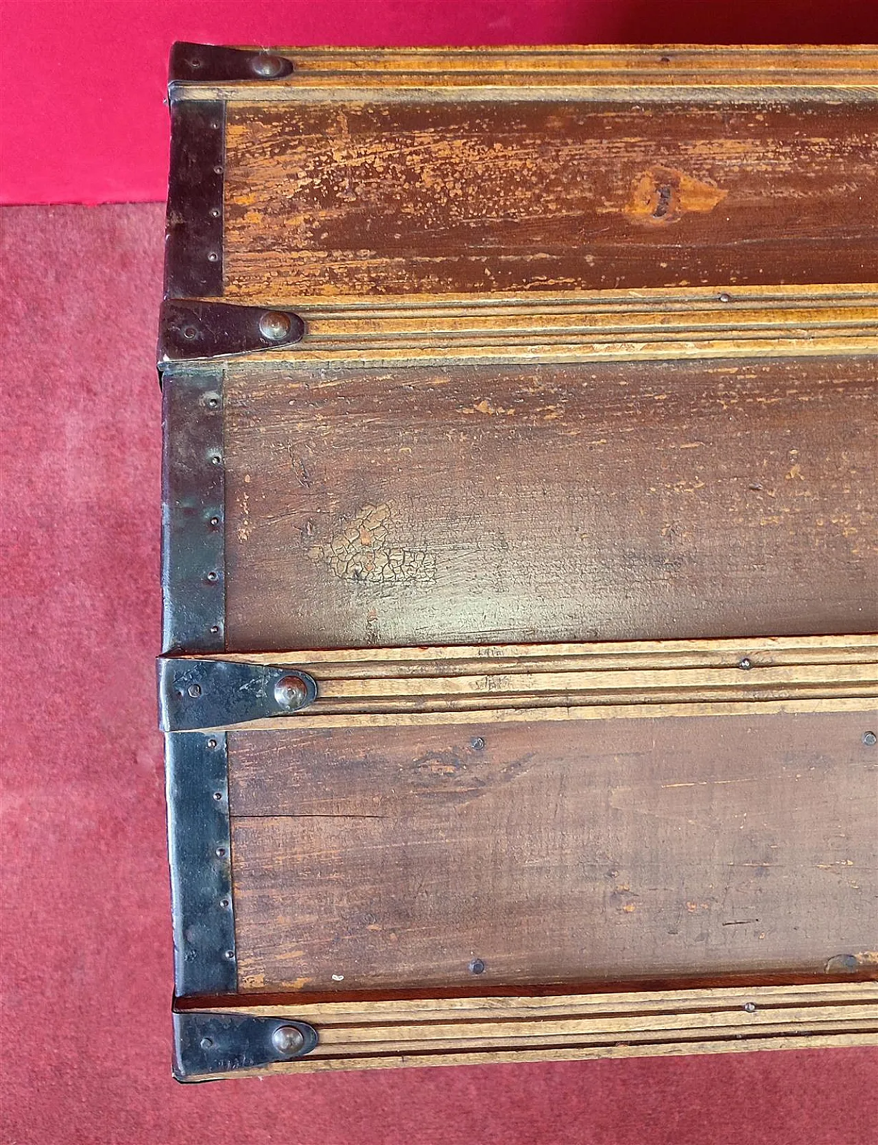 Lacquered wooden travel trunk, 20th century 6