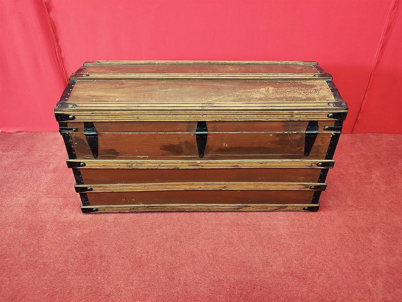 Lacquered wooden travel trunk, 20th century 8