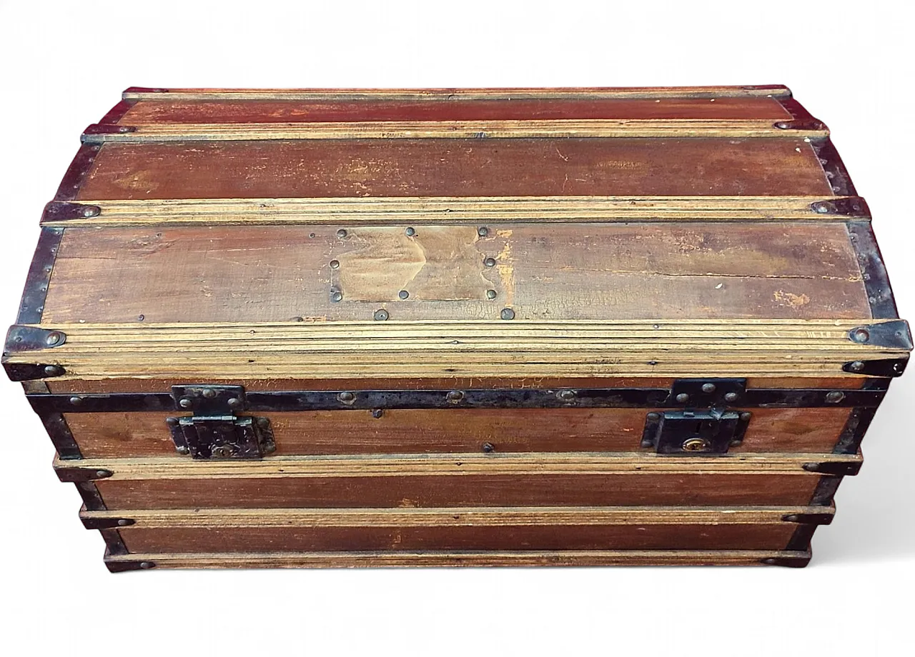 Lacquered wooden travel trunk, 20th century 11