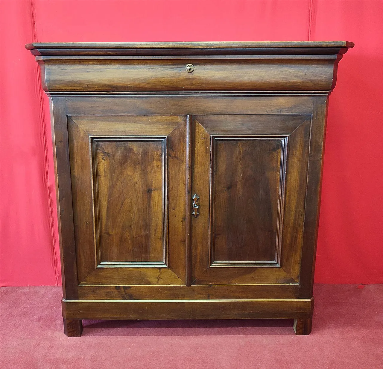 High two-door walnut sideboard, 19th century 10