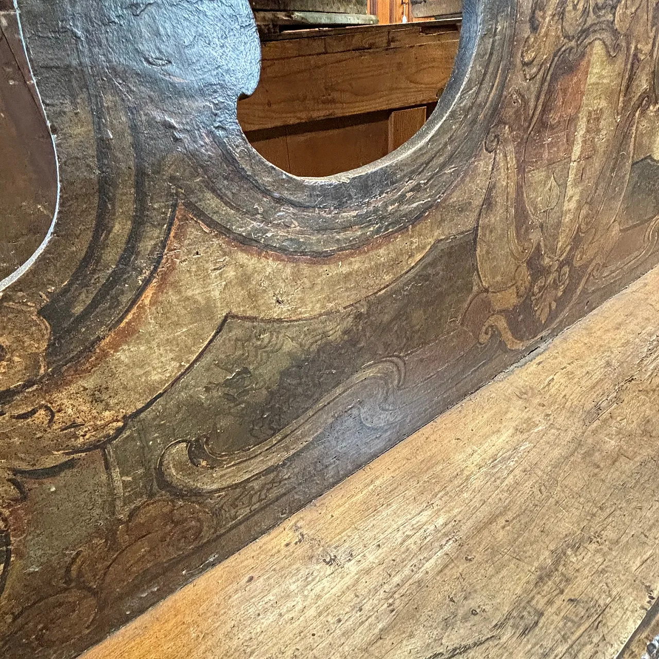Baroque bench painted  with coat of arms, 17th century 15