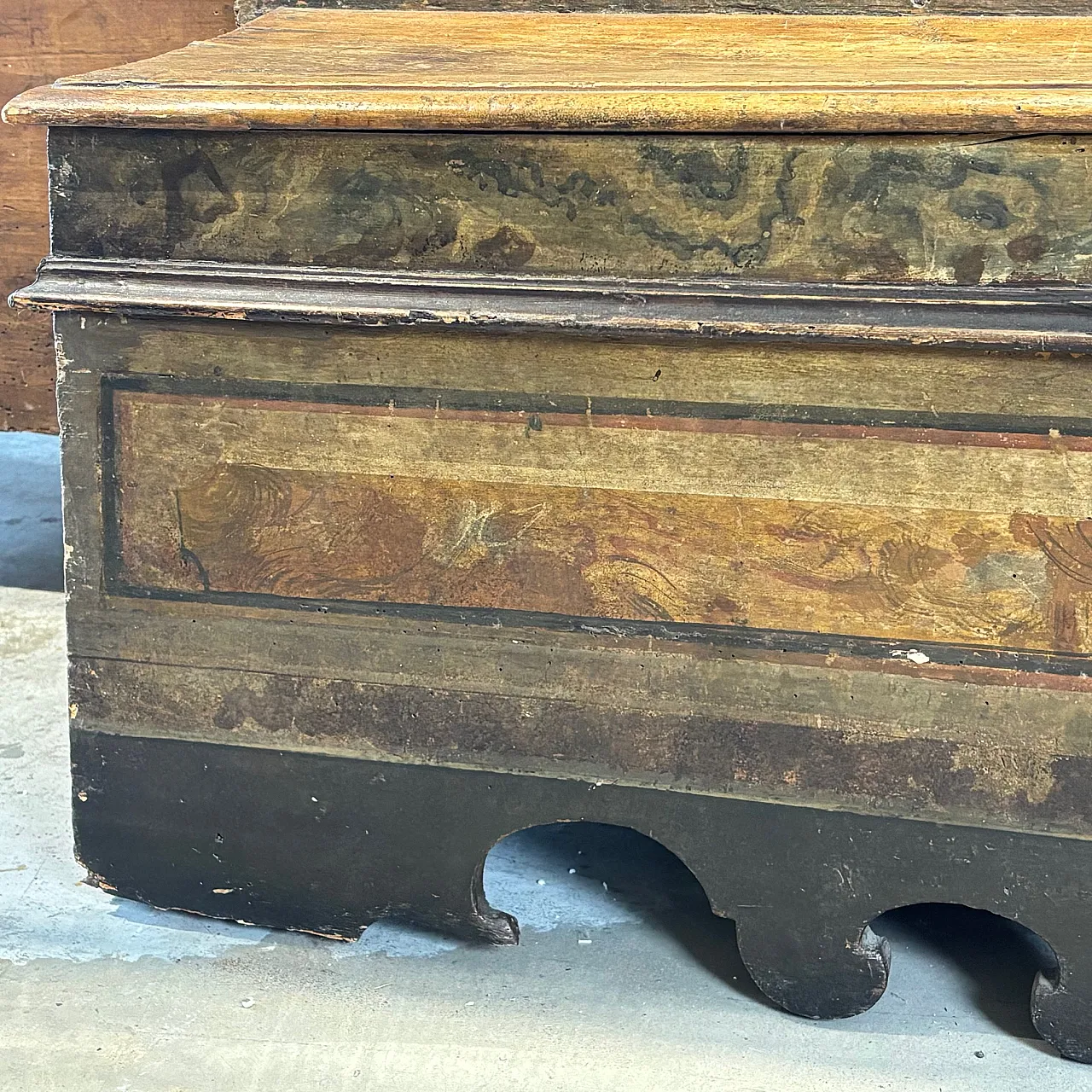 Baroque bench painted  with coat of arms, 17th century 19