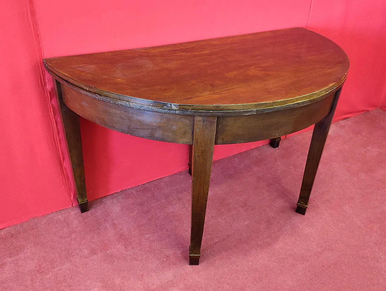 Walnut crescent table, 19th century 1