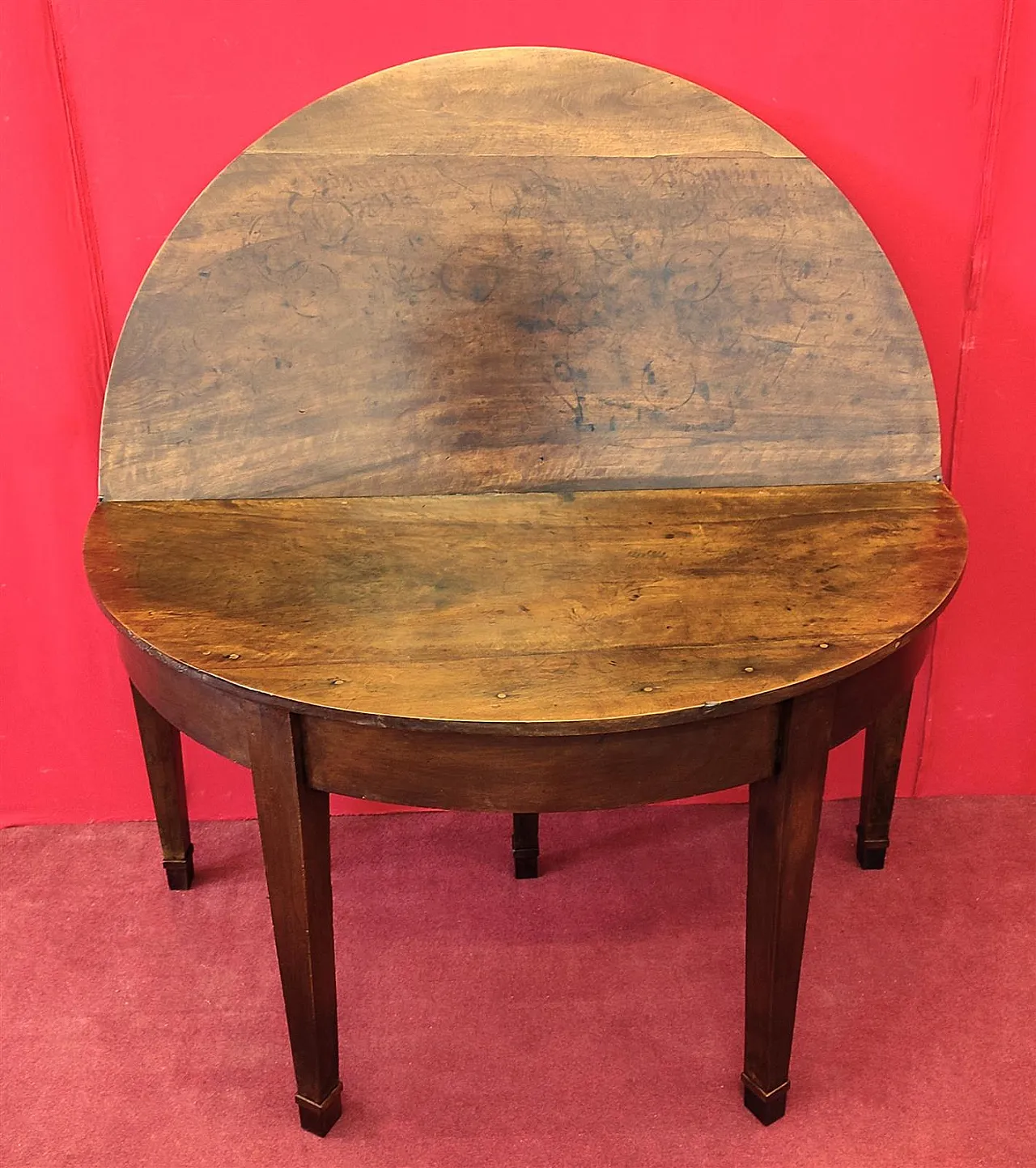 Walnut crescent table, 19th century 3