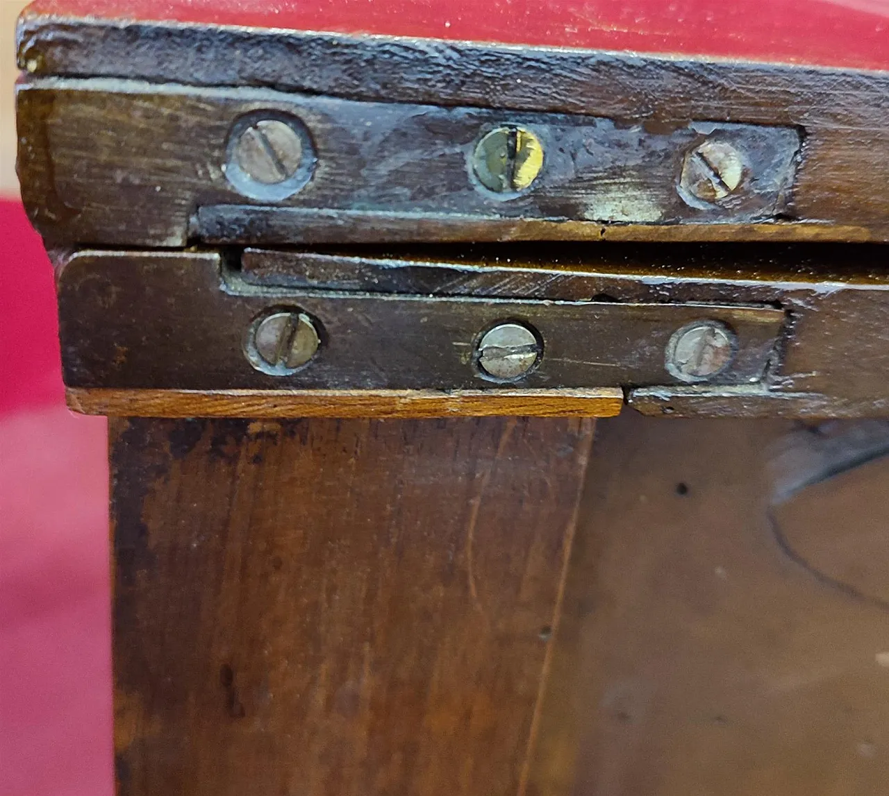 Walnut crescent table, 19th century 6