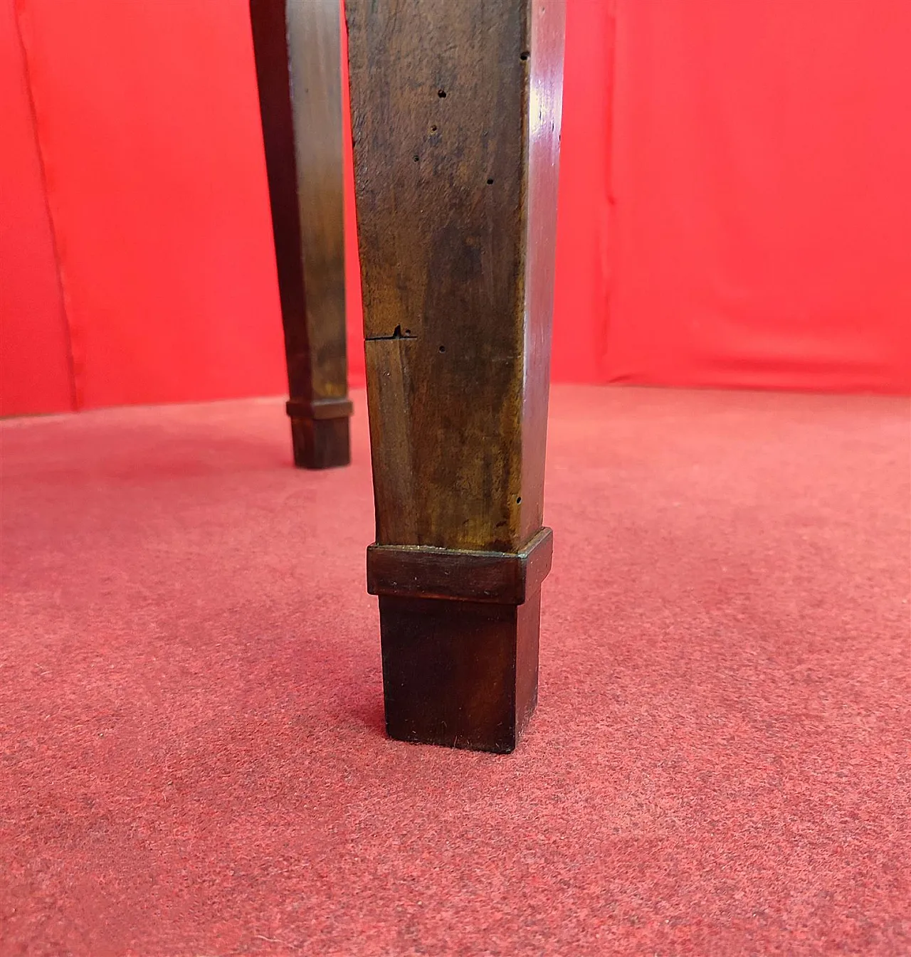 Walnut crescent table, 19th century 7