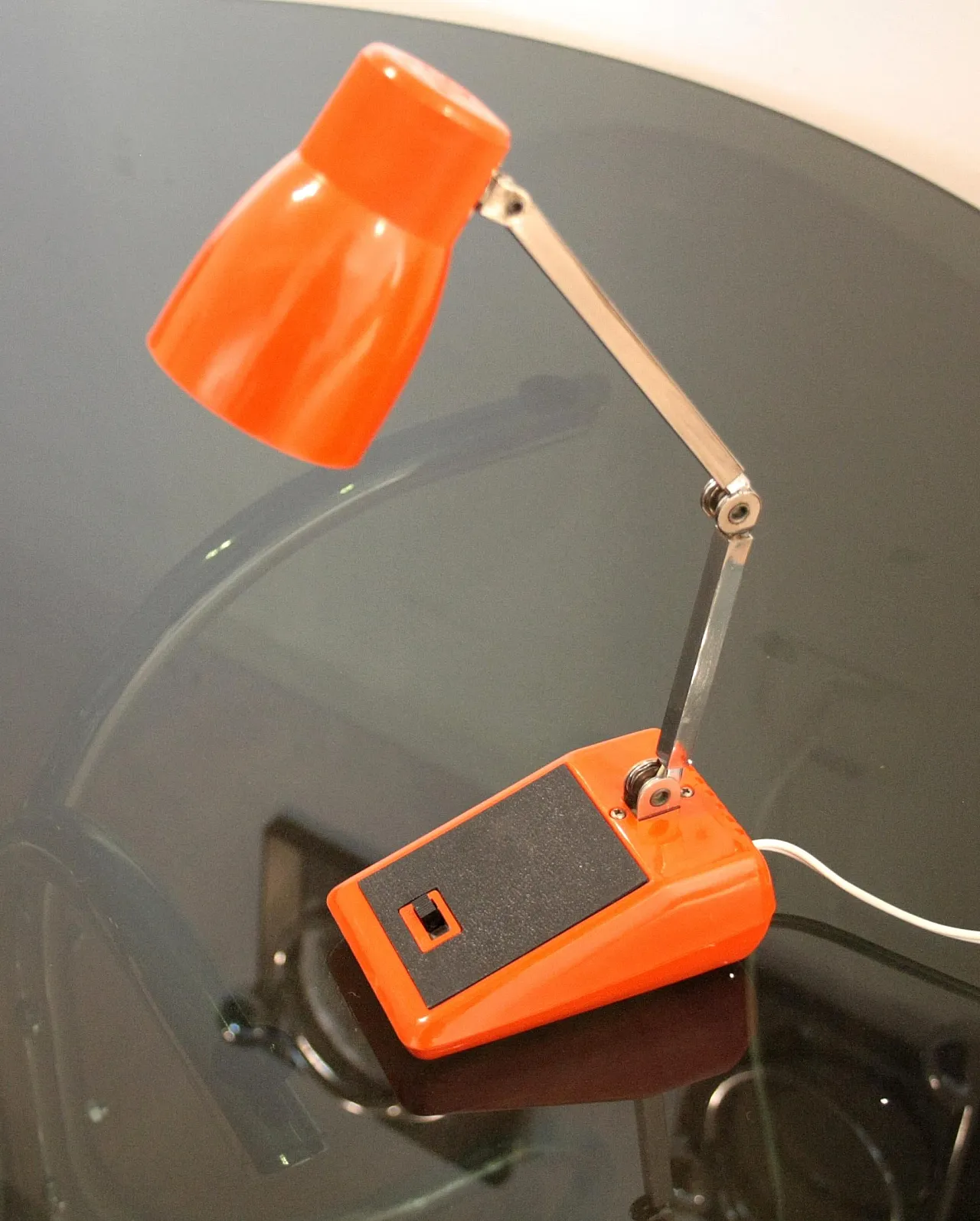 MG table lamp made in Hong Kong, 1970s 2