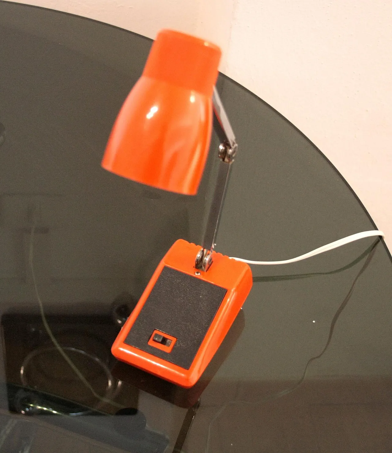 MG table lamp made in Hong Kong, 1970s 3