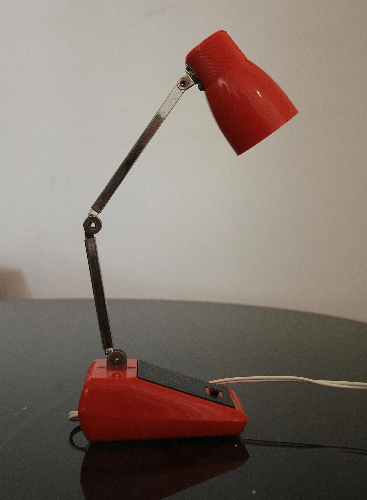 MG table lamp made in Hong Kong, 1970s 9