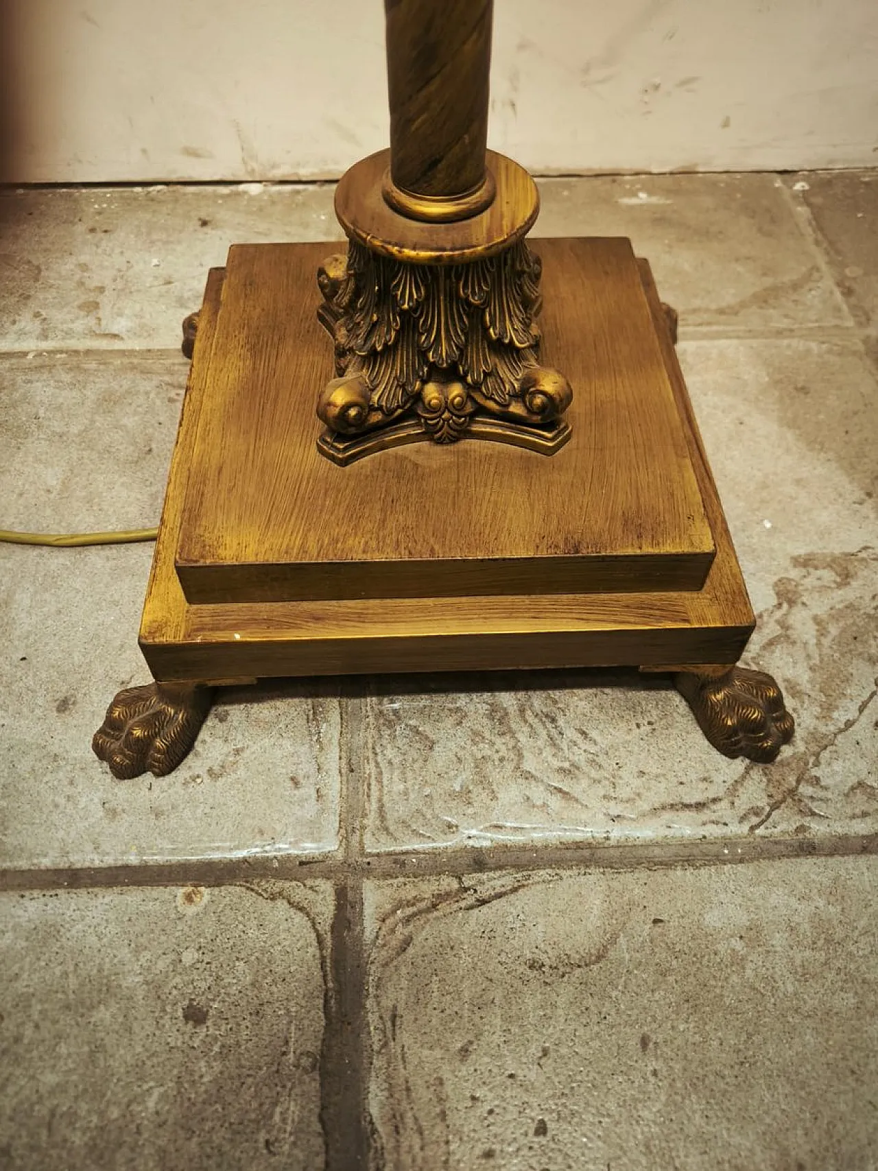Lampada da terra con capitelli in ottone e paralume in tessuto, anni '80 6