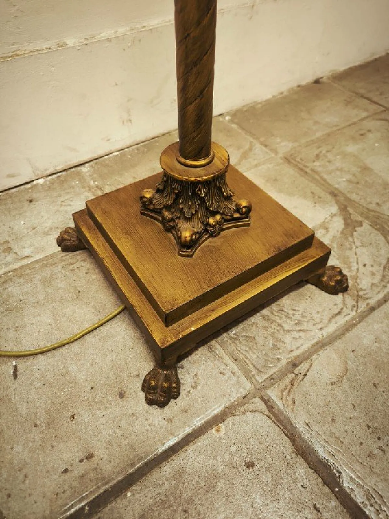 Lampada da terra con capitelli in ottone e paralume in tessuto, anni '80 27