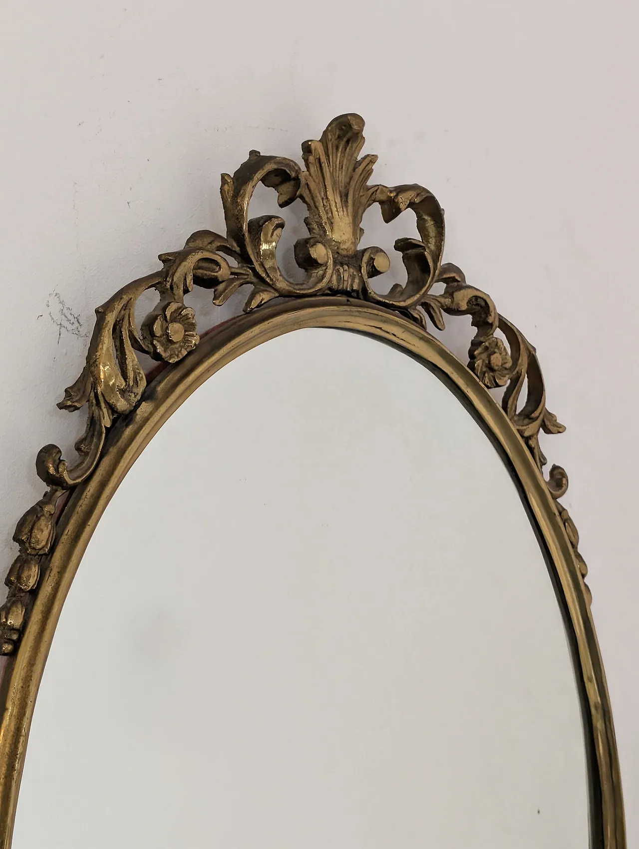 Specchio ovale in fusione di bronzo stile Luigi XV, anni '50 2
