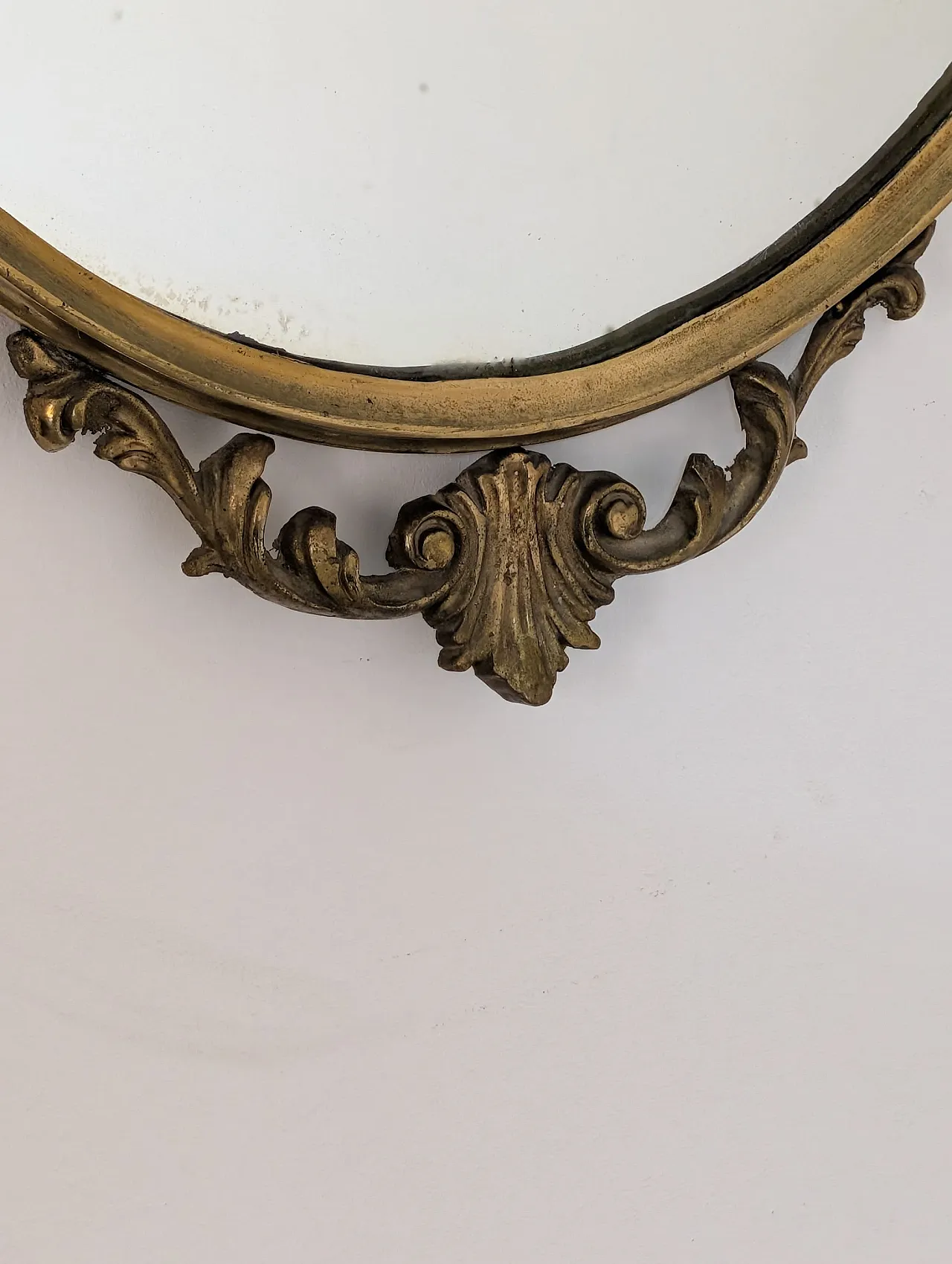 Specchio ovale in fusione di bronzo stile Luigi XV, anni '50 3