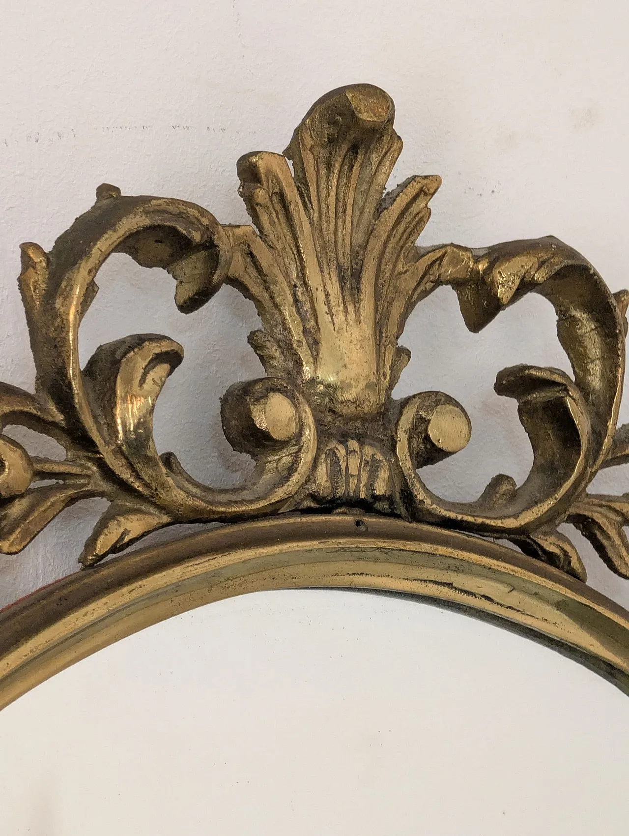 Specchio ovale in fusione di bronzo stile Luigi XV, anni '50 5