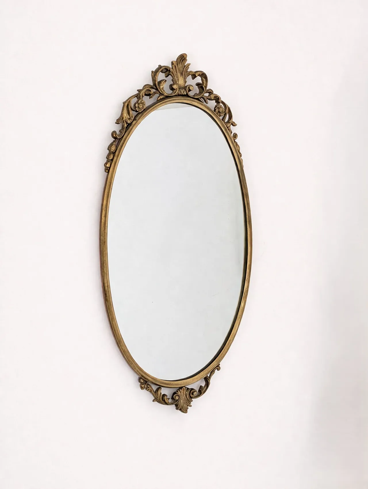 Specchio ovale in fusione di bronzo stile Luigi XV, anni '50 8
