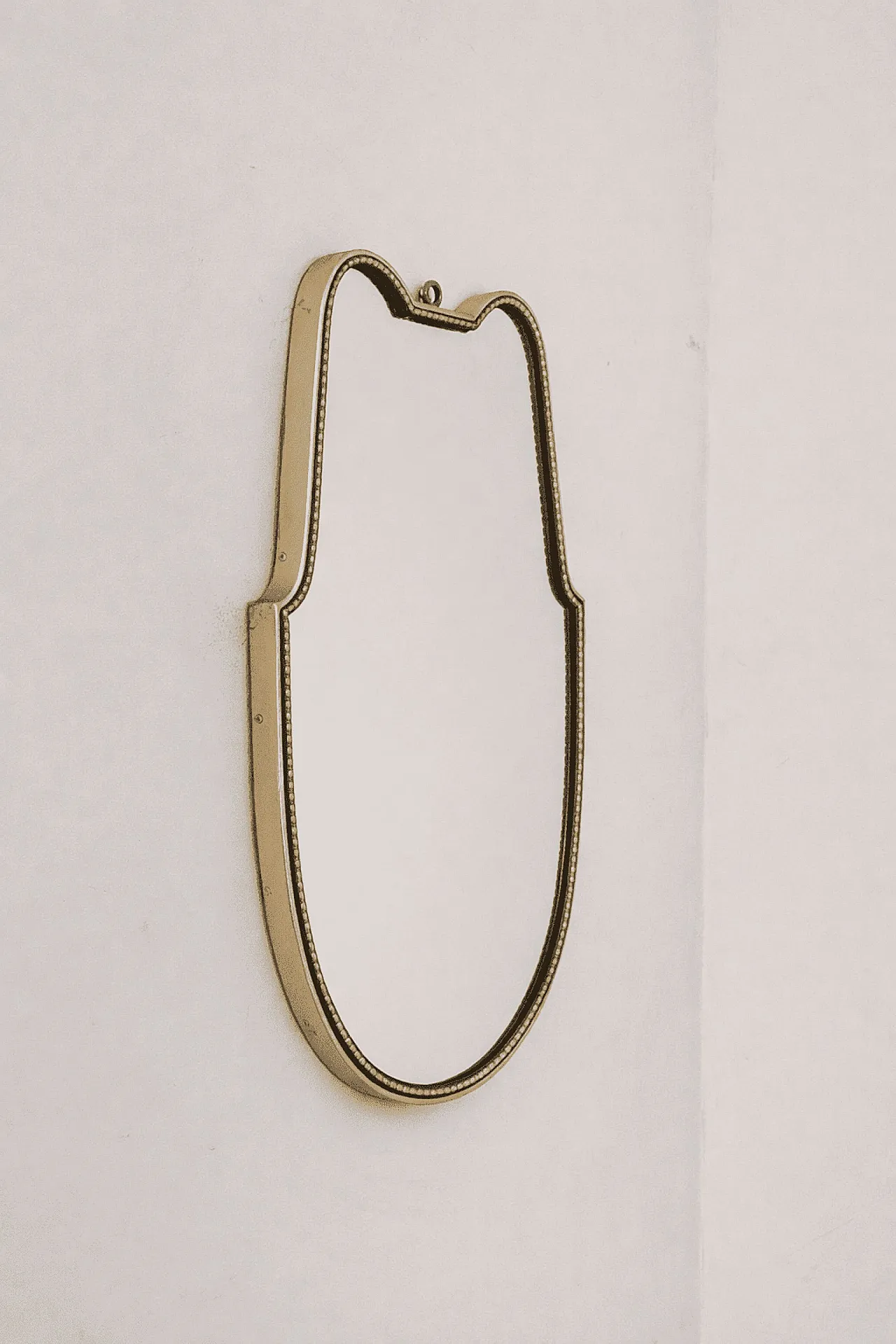 Specchio a scudo Mid-Century Modern in ottone stile Gio Ponti, anni 60 2