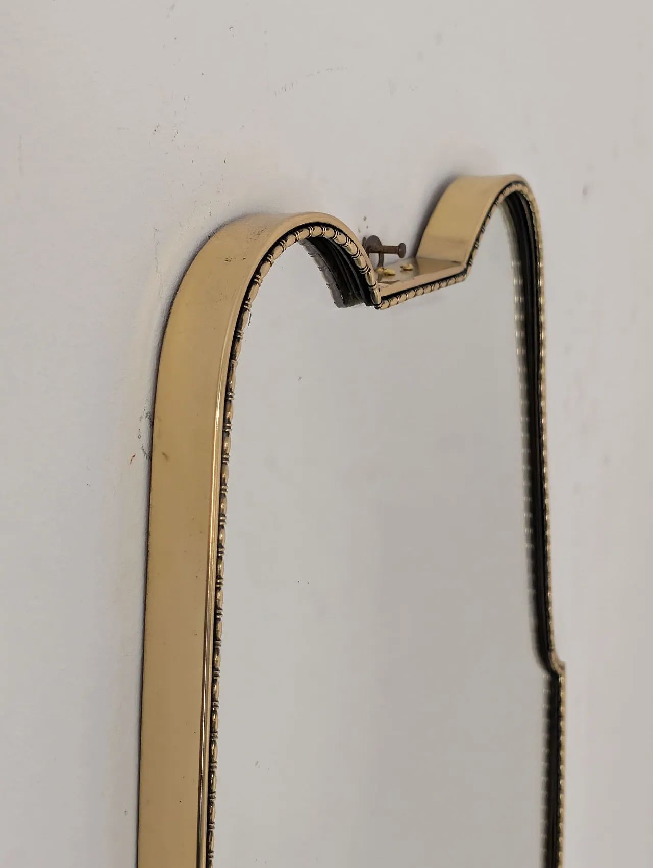 Specchio a scudo Mid-Century Modern in ottone stile Gio Ponti, anni 60 3