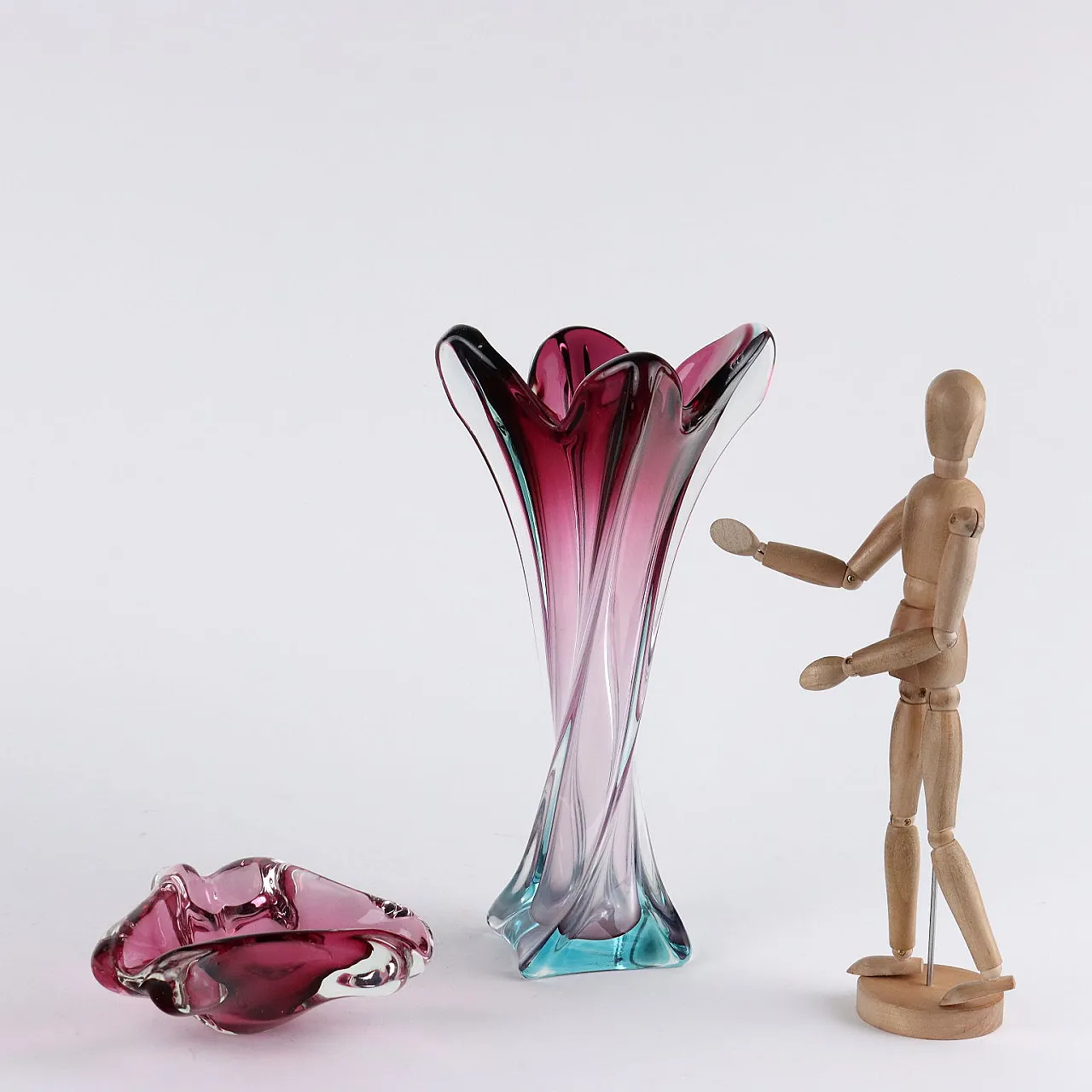 Colored submerged glass vase and ashtray, 1960s 2