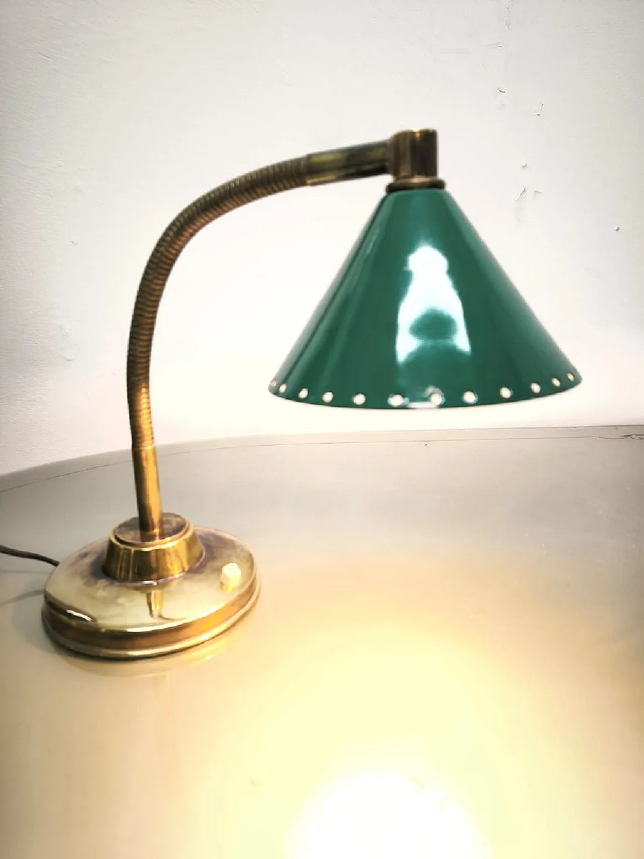 Lampada flessibile con cupola verde, anni '60 5