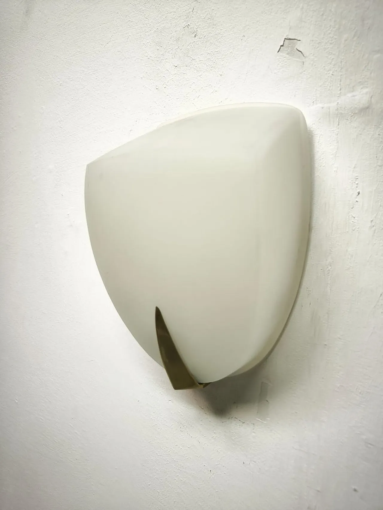 Rationalist wall light in white glass, 1940s 2