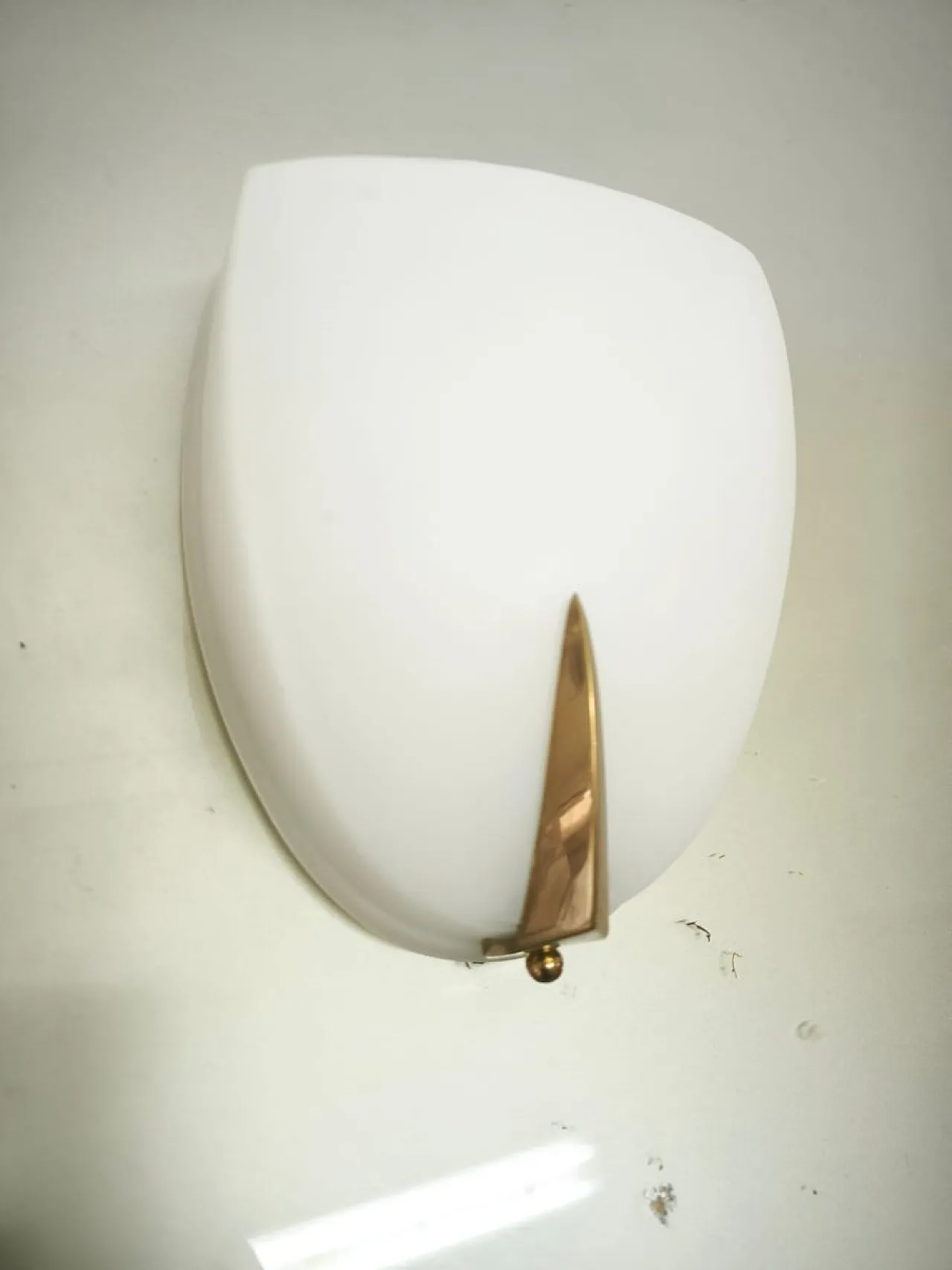 Rationalist wall light in white glass, 1940s 4