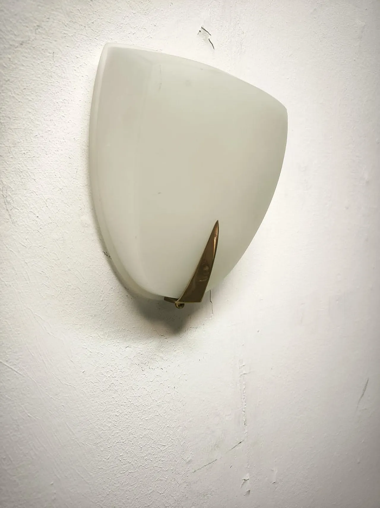 Rationalist wall light in white glass, 1940s 9