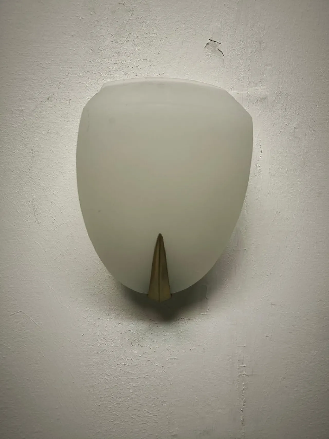Rationalist wall light in white glass, 1940s 10