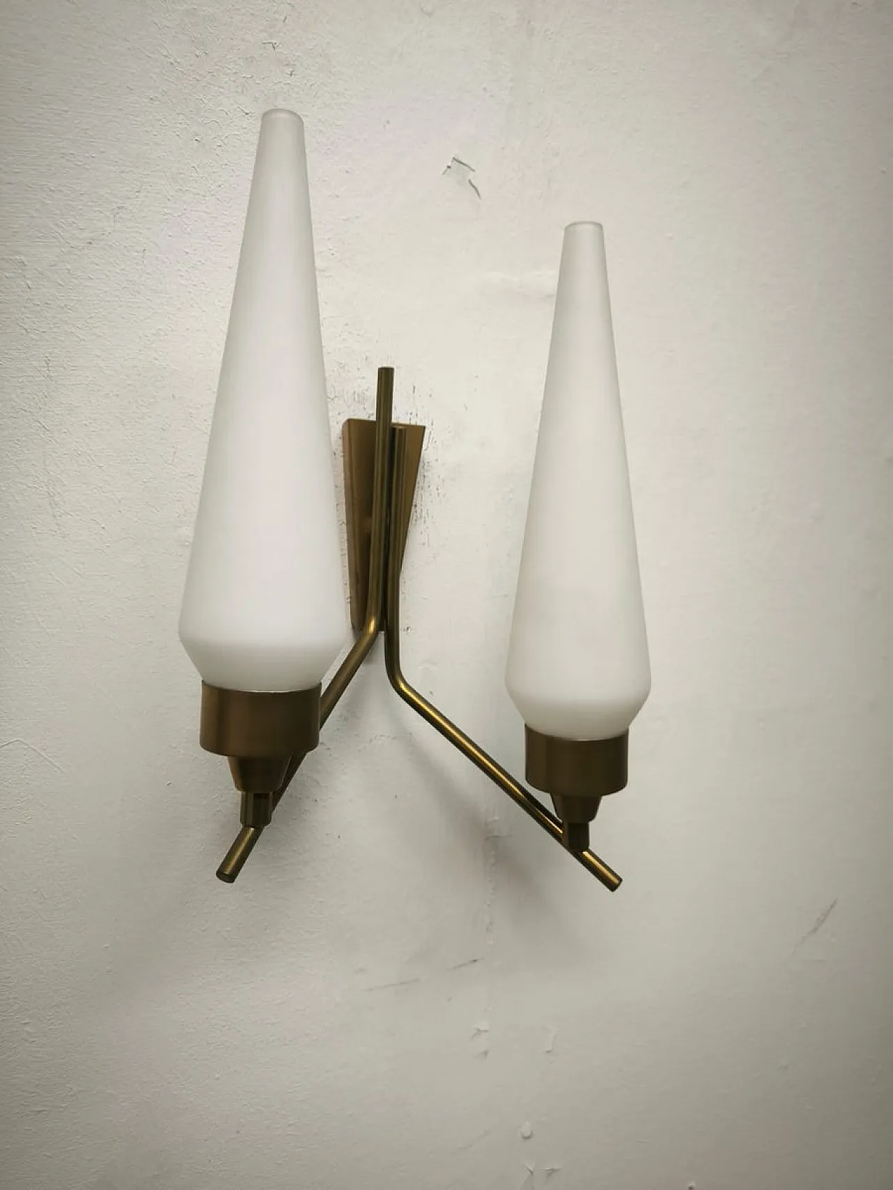 Lampada da parete in vetro opalino, anni '50 2