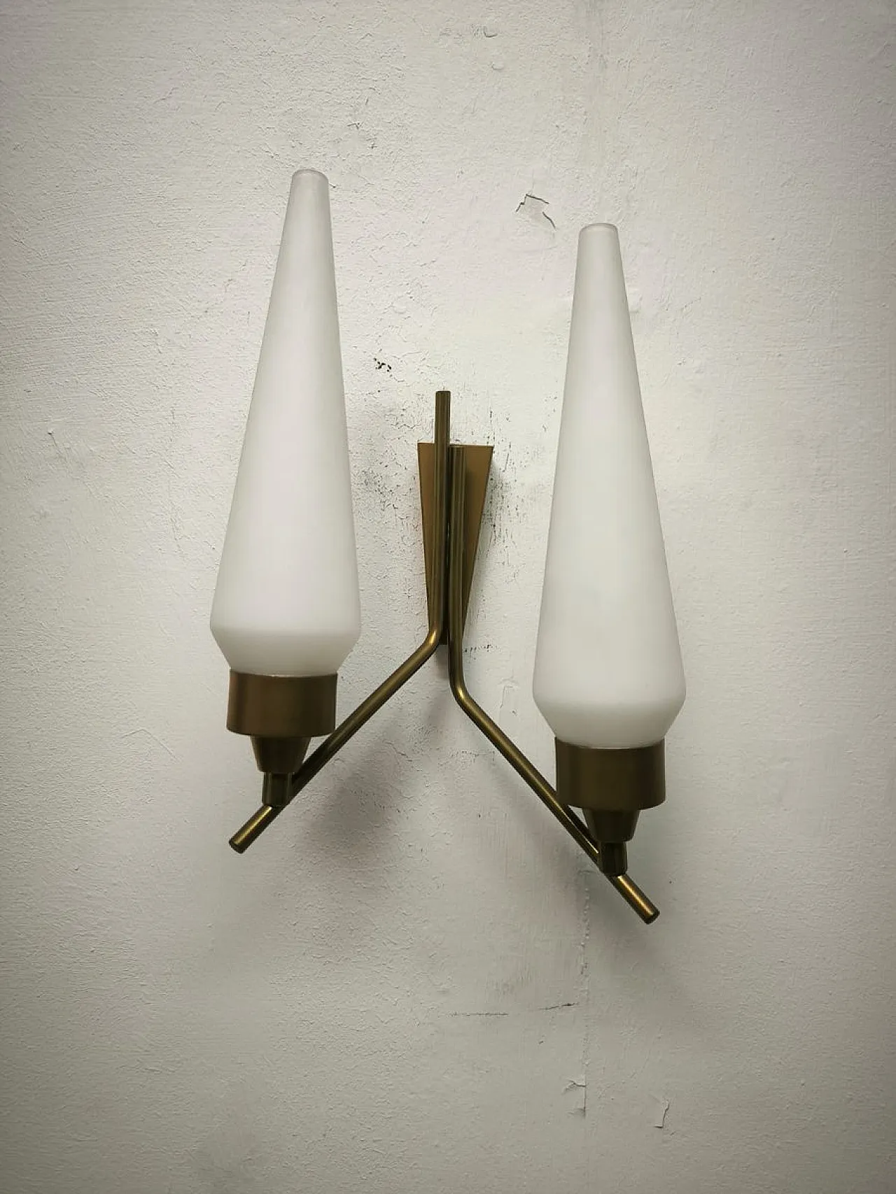 Lampada da parete in vetro opalino, anni '50 3