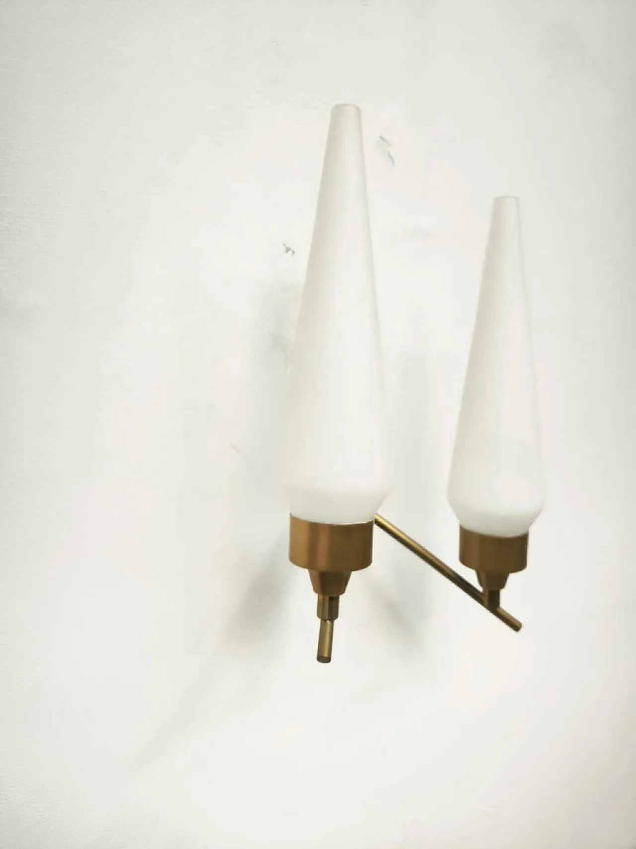 Lampada da parete in vetro opalino, anni '50 4