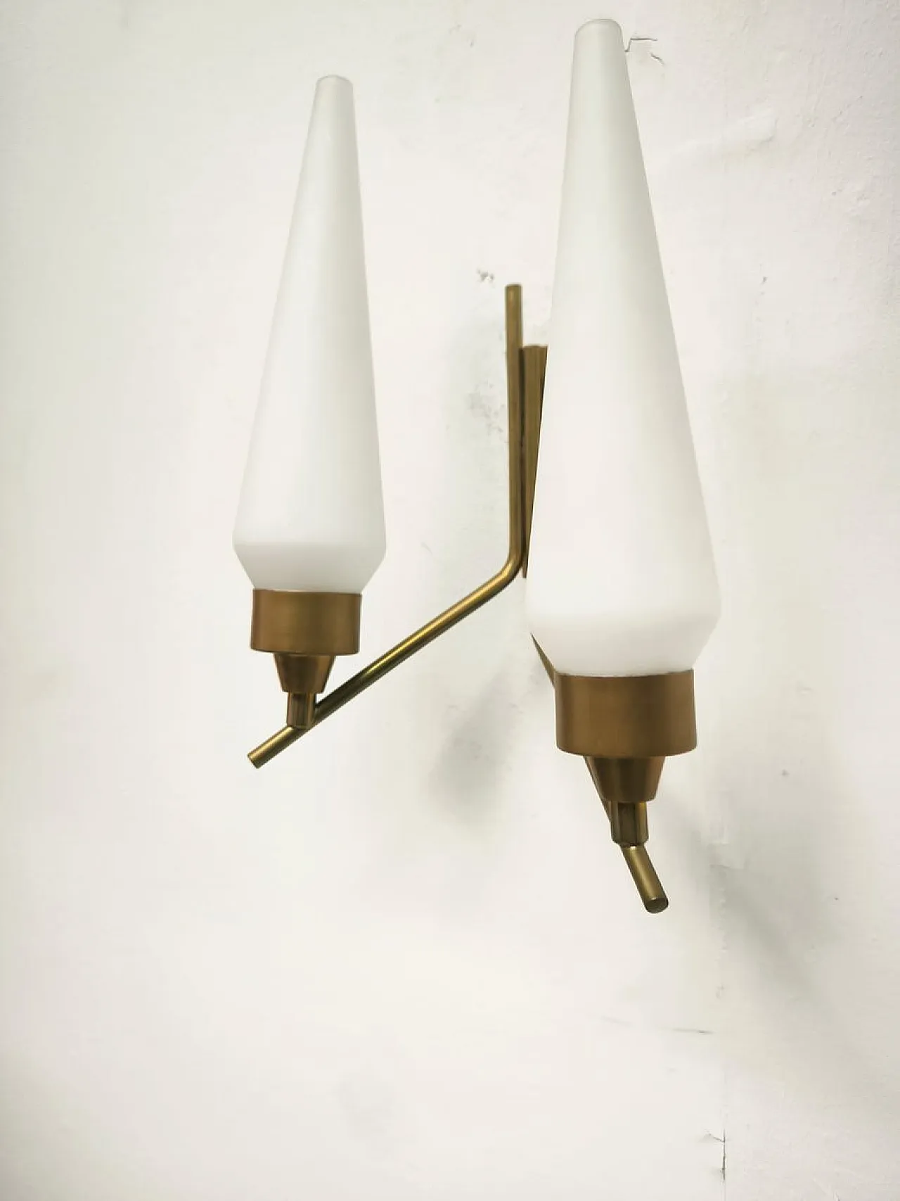 Lampada da parete in vetro opalino, anni '50 5