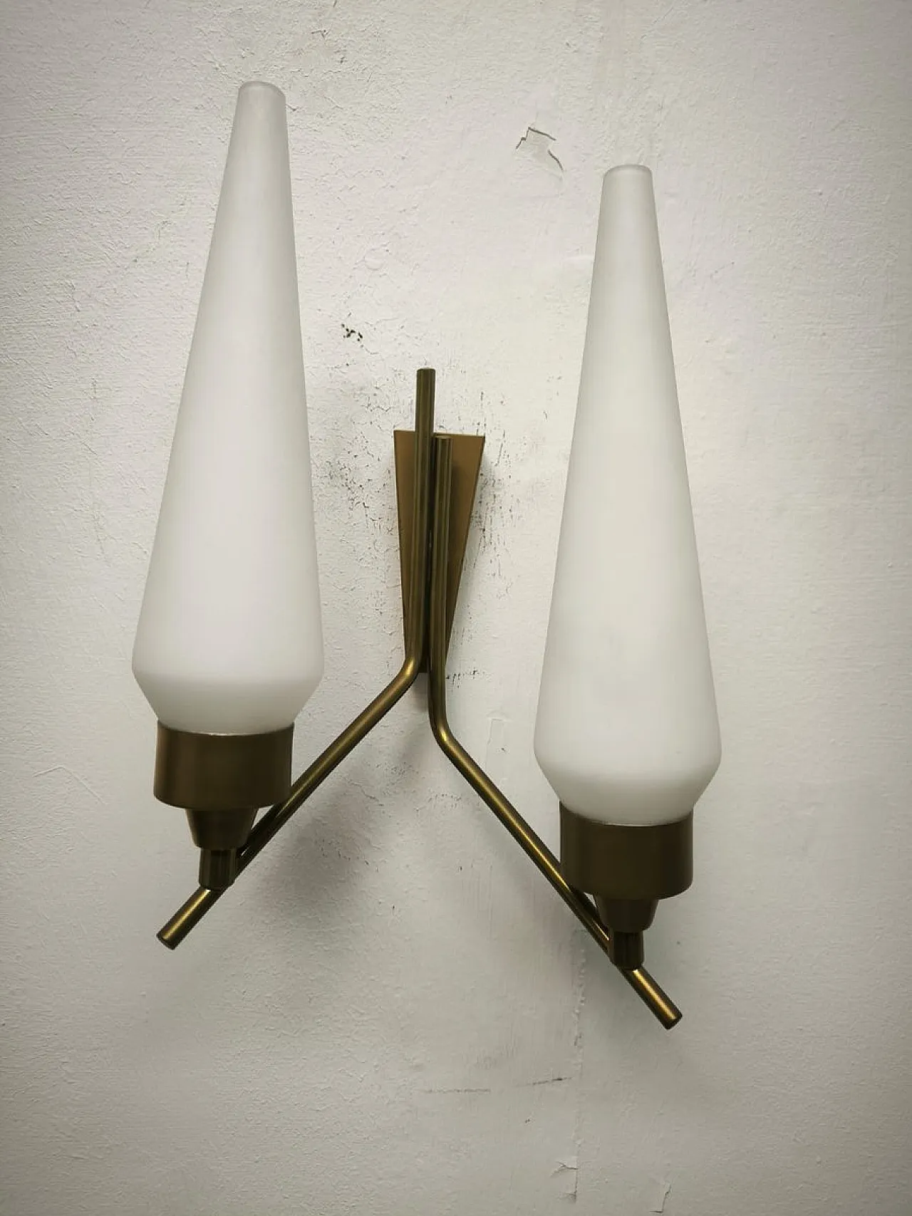 Lampada da parete in vetro opalino, anni '50 6