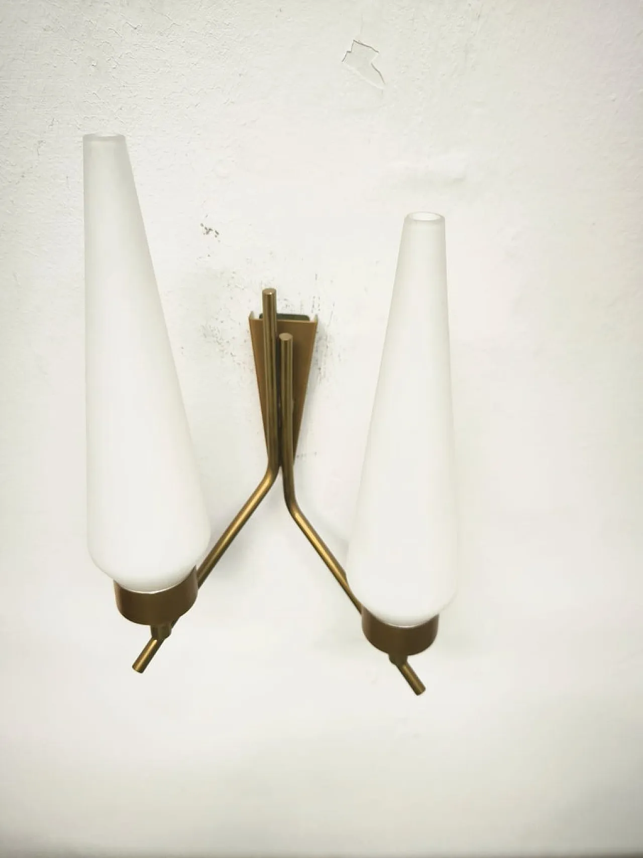 Lampada da parete in vetro opalino, anni '50 8