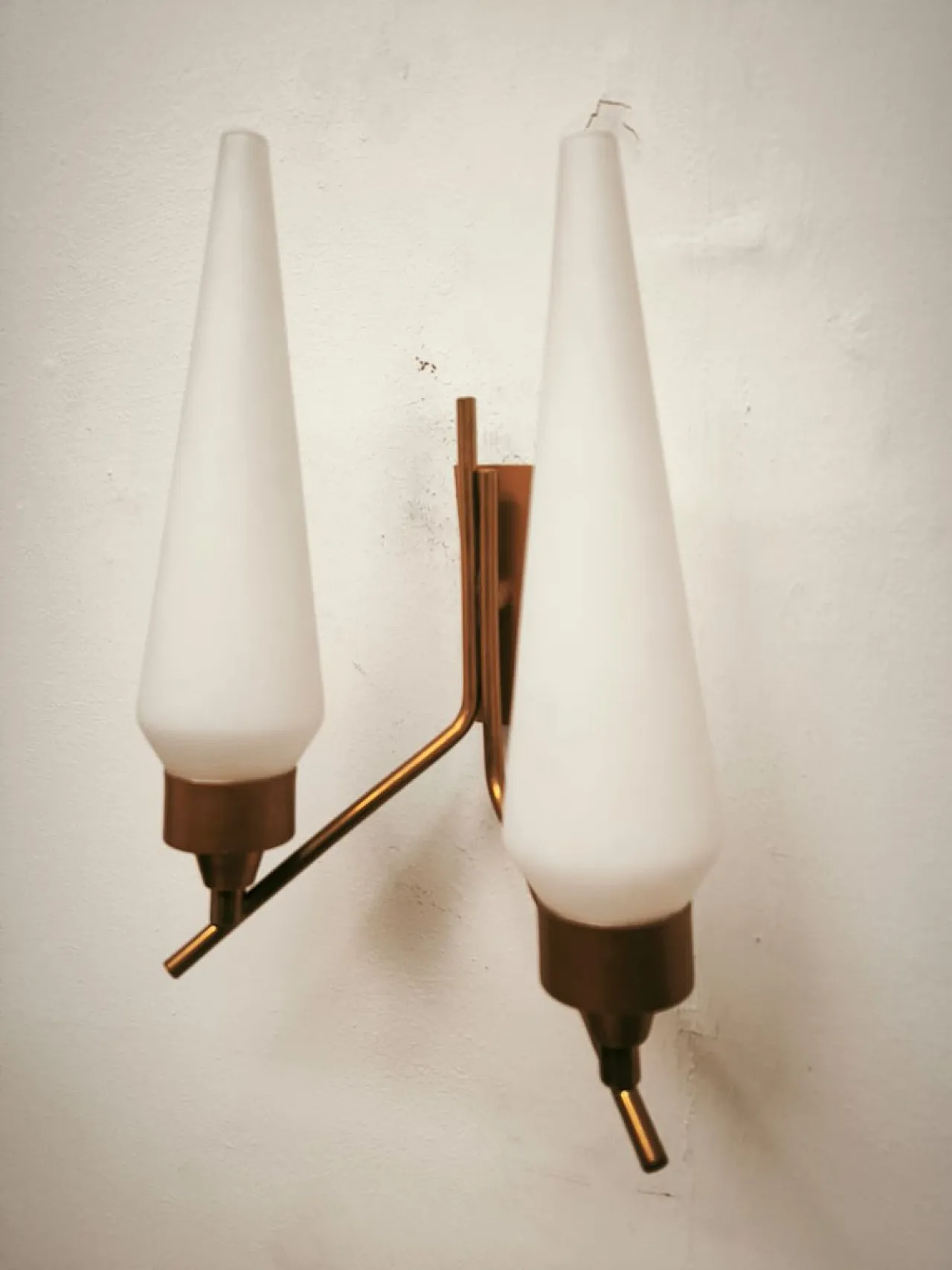 Lampada da parete in vetro opalino, anni '50 9