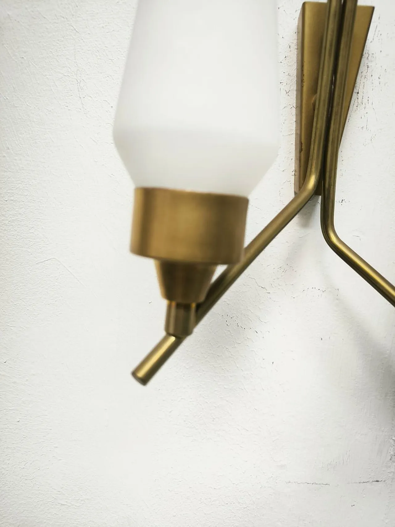 Lampada da parete in vetro opalino, anni '50 10
