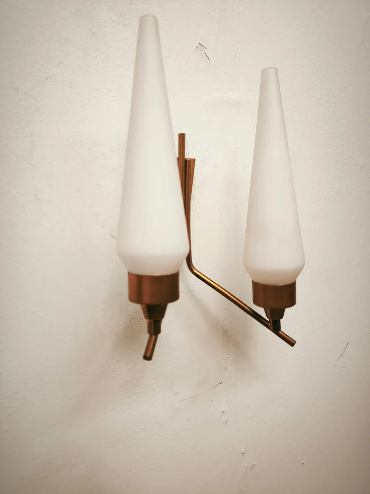 Lampada da parete in vetro opalino, anni '50 11