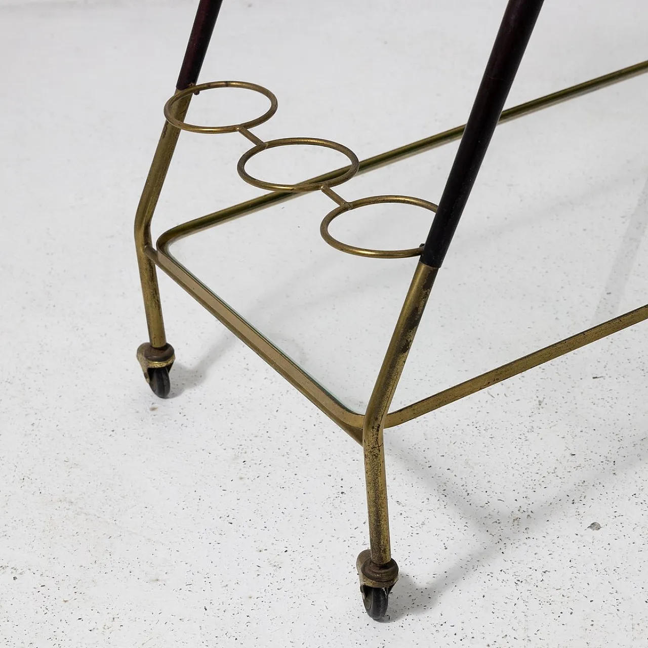 Bar trolley in brass and glass, 50s 5